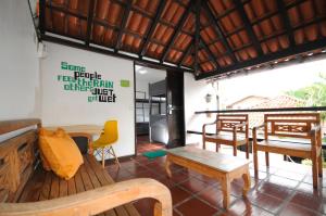 a room with wooden benches and tables in a building at Che Lagarto Hostel Búzios in Búzios