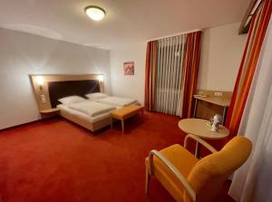 A bed or beds in a room at LILTON Hotel Stuttgart-Zuffenhausen