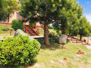 Um jardim em Hotel Koi Mahik
