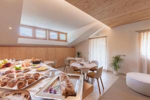 a dining room with a table with food on it at B&b Il Sogno in Campolongo