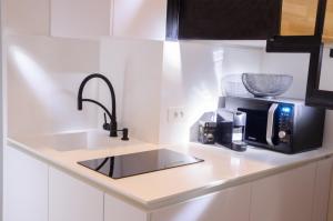 Kuchyňa alebo kuchynka v ubytovaní Main Square Luxury Apartment + 13 fotografií