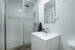 Ένα μπάνιο στο Garajau House - Sunrise to Sunset Ocean View Villa +40 φωτογραφίες