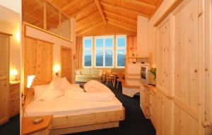 Postel nebo postele na pokoji v ubytování Hotel König Laurin