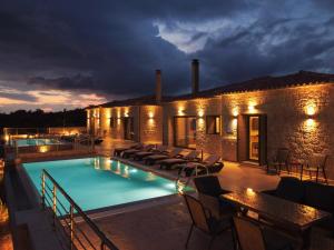 Bazén v ubytování Manazil Mani - Luxury Villas nebo v jeho okolí