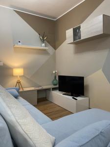 a bedroom with a bed and a tv in it at Apartamento Rural El Retablo in Cetina