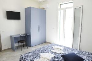 Un pat sau paturi într-o cameră la La casa del Gabbo apartment