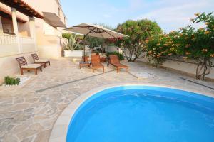 Bazén v ubytovaní Apartments Villa Marnii alebo v jeho blízkosti