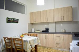 Kép Antonia's 2bedroom with garden and private parking by MK szállásáról Pireuszban a galériában