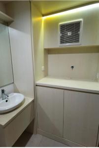 Ein Badezimmer in der Unterkunft Platinum 1010 Studio Tera Apartemen Bandung City View