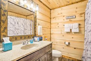 Ένα μπάνιο στο Lakefront Cabin with Deck, Fire Pit in Trenton! +25 φωτογραφίες