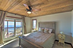 Wintergreen Resort Villa Less Than 2 Mi to Ski Slopes tesisinde bir odada yatak veya yataklar
