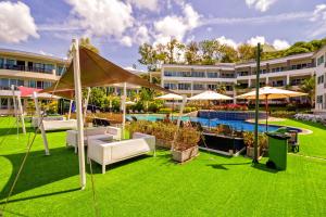 Piscina di KARON BUTTERFLY KATA HILL CONDO By THE SEA o nelle vicinanze