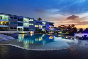 Piscina di KARON BUTTERFLY KATA HILL CONDO By THE SEA o nelle vicinanze