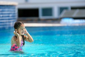 Piscina di KARON BUTTERFLY KATA HILL CONDO By THE SEA o nelle vicinanze