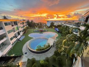 Piscina di KARON BUTTERFLY KATA HILL CONDO By THE SEA o nelle vicinanze