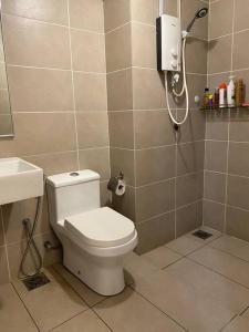 A bathroom at DSara Sungai Buloh Sentral MRT Studio Home with Two Free Parking