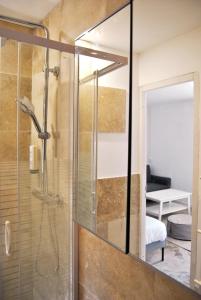 Koupelna v ubytování Hôtel le Thurot