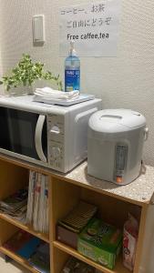a microwave and a printer sitting on a shelf at CASA HORIZONTE in Hachioji