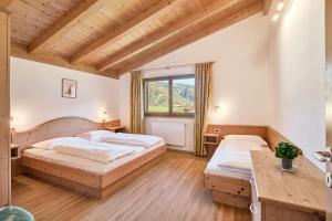 a bedroom with two beds and a window at Residence Schiestlhof in Naz-Sciaves +77 photos