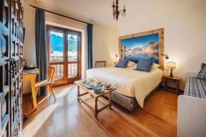 Postel nebo postele na pokoji v ubytování Hotel Panda Cortina- ricarica auto elettriche