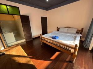 Postel nebo postele na pokoji v ubytování Madera House Chiang Mai