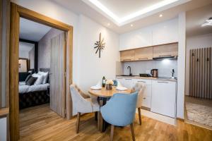 Kuchyň nebo kuchyňský kout v ubytování Apartman Sparta Zlatibor