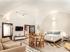 Televízia a/alebo spoločenská miestnosť v ubytovaní Apartamentos Plaza Mayor 35