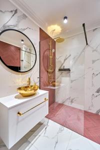 Kúpeľňa v ubytovaní LAGUNA Apartament Polanica Residence 6 z garażem SPA