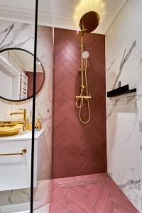 Kúpeľňa v ubytovaní LAGUNA Apartament Polanica Residence 6 z garażem SPA