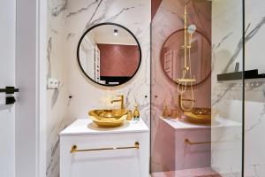 Kúpeľňa v ubytovaní LAGUNA Apartament Polanica Residence 6 z garażem SPA