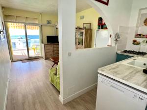 Majoituspaikan Ti Cabanon. Appartement vue mer à Deshaies. keittiö tai keittotila