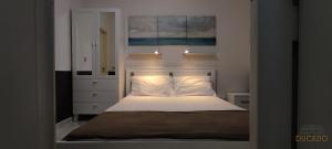 A bed or beds in a room at DUCEZIO rooms