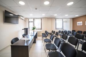 TV a/nebo společenská místnost v ubytování Hotel Novi Sad