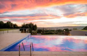Piscina di Mas Ses Vinyes - Adults Only o nelle vicinanze
