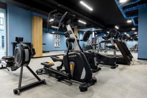 Posilňovňa alebo fitness centrum v ubytovaní Symphony Modern Tower Apartamenty