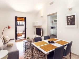 Posedenie v ubytovaní Apartamentos Plaza Mayor 35