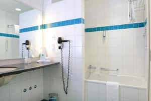 Bilik mandi di Hotel Banana City Winterthur