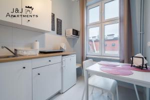 Kuchyňa alebo kuchynka v ubytovaní J&J Apartments - Szeroka 25, Apartament 5B