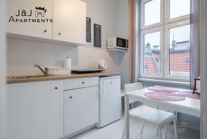Kuchyňa alebo kuchynka v ubytovaní J&J Apartments - Szeroka 25, Apartament 5B