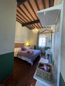 a bedroom with a bed and a window at Osteria Del Vicario in Certaldo