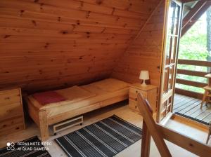 Postel nebo postele na pokoji v ubytování Chatki Saturnina i pokoje