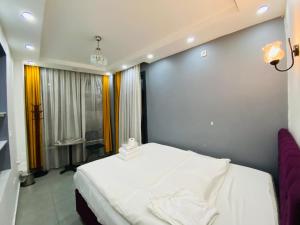 Postel nebo postele na pokoji v ubytování Galata Zade Luxury Boutique Hotel