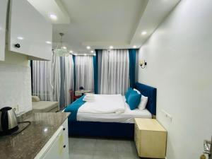Postel nebo postele na pokoji v ubytování Galata Zade Luxury Boutique Hotel