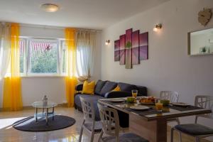 Posezení v ubytování House FIDULIC - apartment THE LAVENDER