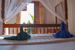 A bed or beds in a room at Cinnamon City