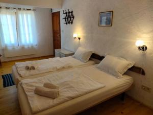 A bed or beds in a room at Casa Lambuh
