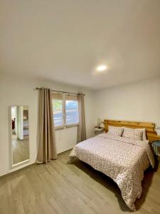 a bedroom with a bed and a window at La Casita del Mojino in Betancuría