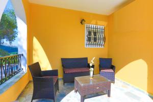 A seating area at Villa Joanna