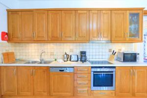 A kitchen or kitchenette at Villa Joanna