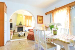 A seating area at Villa Joanna